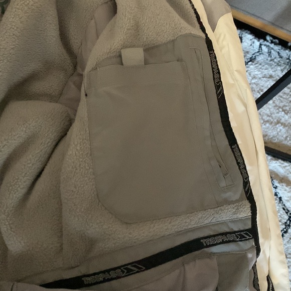 Winter ski jacket - Picture 9 of 10